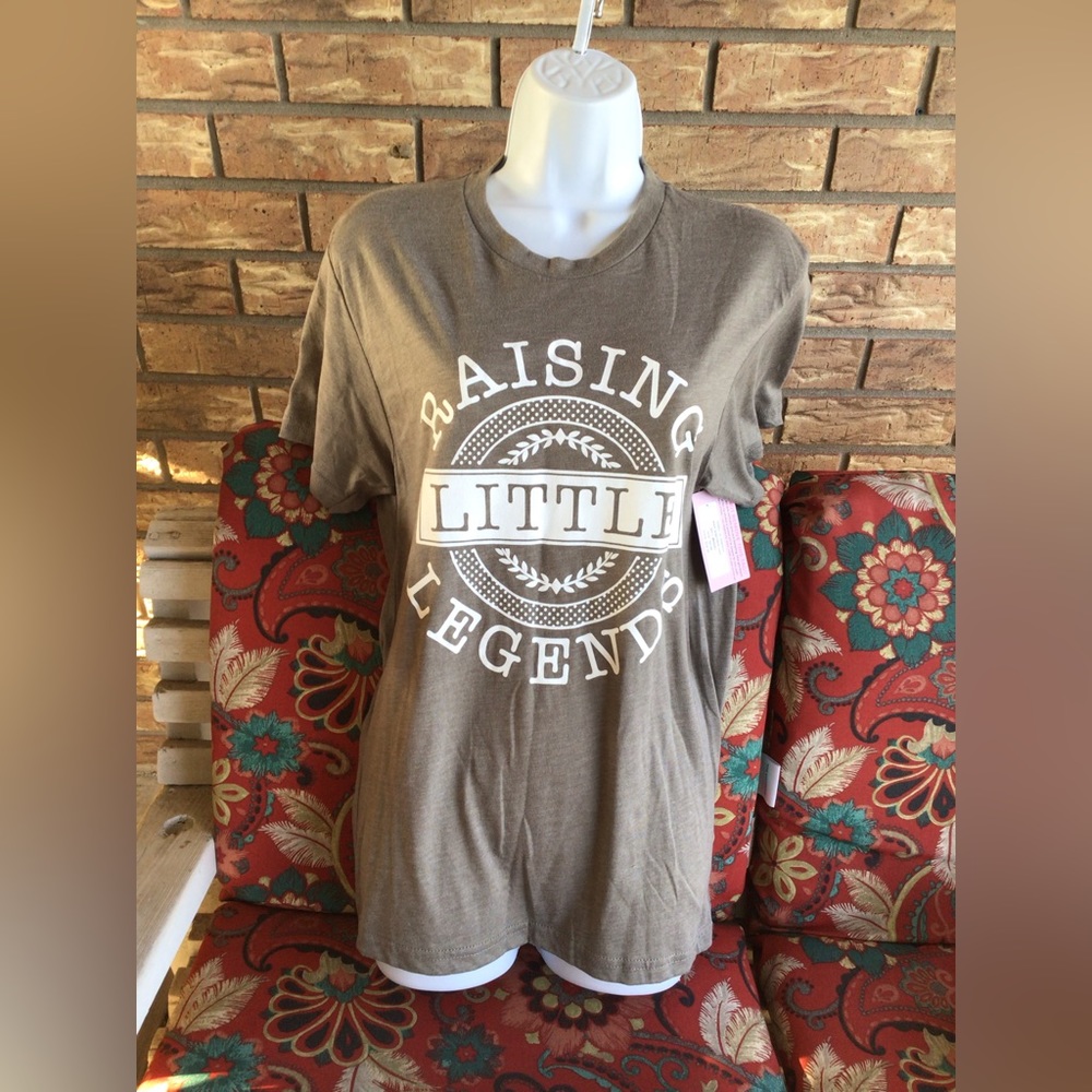“Raising Little Legends” Short Sleeve Tee Shirt in Grey Sz S